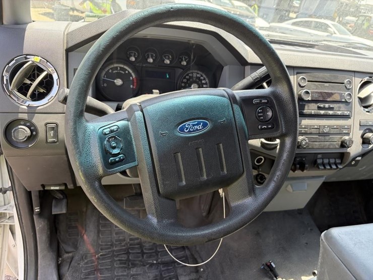 2011-ford-f550-image-13