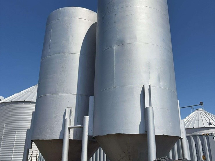 2-large-steel-fertilizer-or-storage-tanks,-holds-40-50-ton-a-piece,-around-100-ton-between-both,-welded-as-one-unit,-buyer-is-responsible-for-removing-and-loading-image-1
