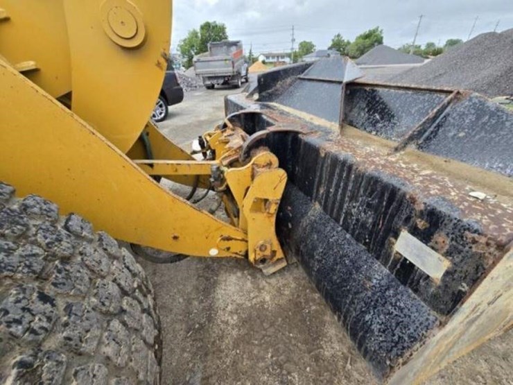 2016-caterpillar-938k-image-12