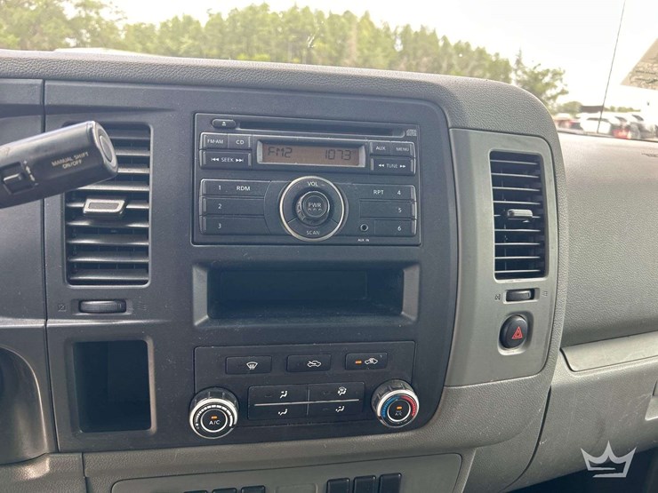 2017-nissan-nv2500hd-image-15
