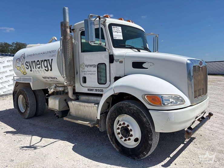 2017-peterbilt-337-image-2