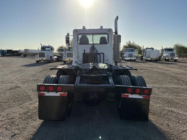 1995-peterbilt-379-image-5