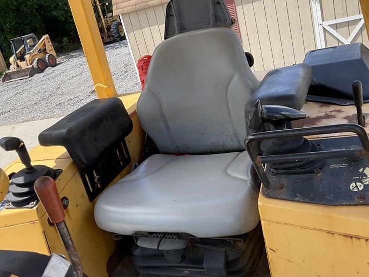 2004-deere-700h-image-12