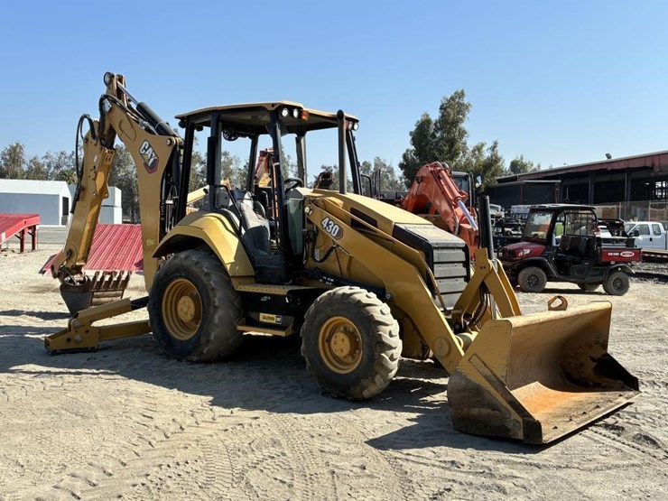 2022-caterpillar-430-image-2