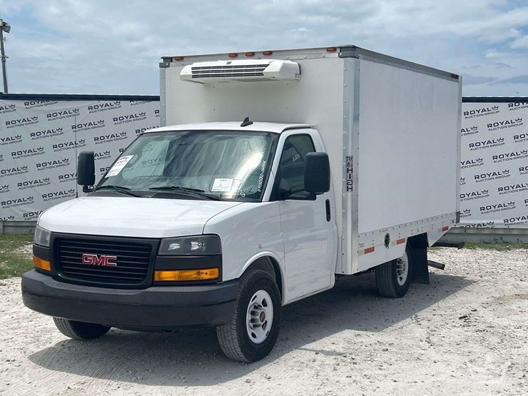 2019-gmc-savana-12ft.-reefer-box-truck-image-1