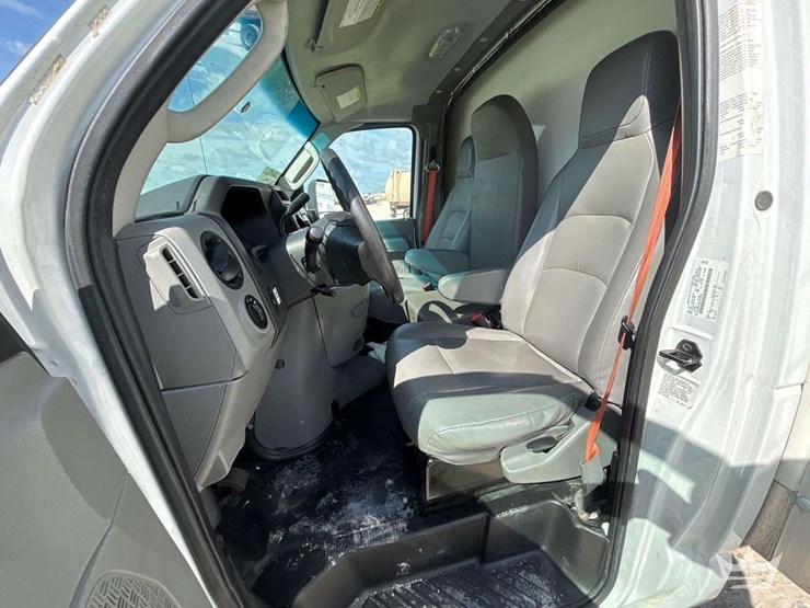 2019-ford-e350-image-12