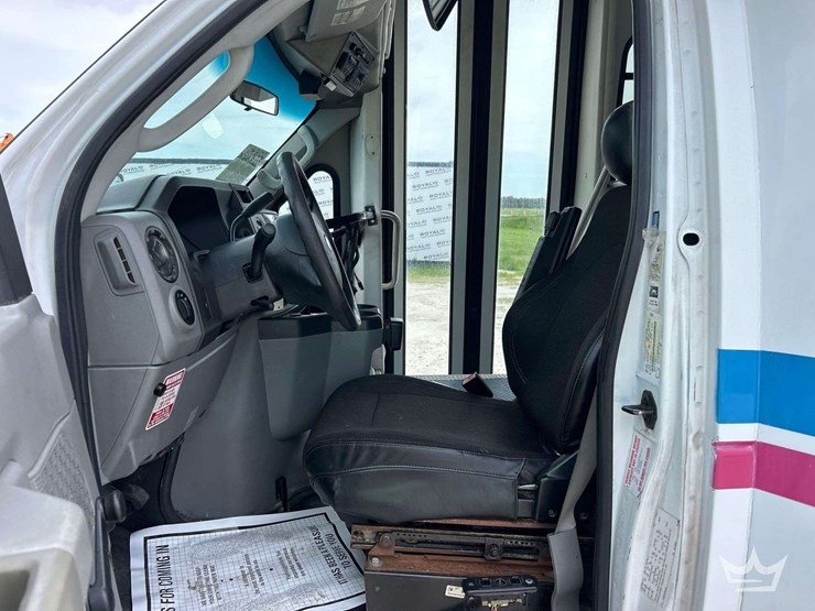 2015-ford-e450-image-12