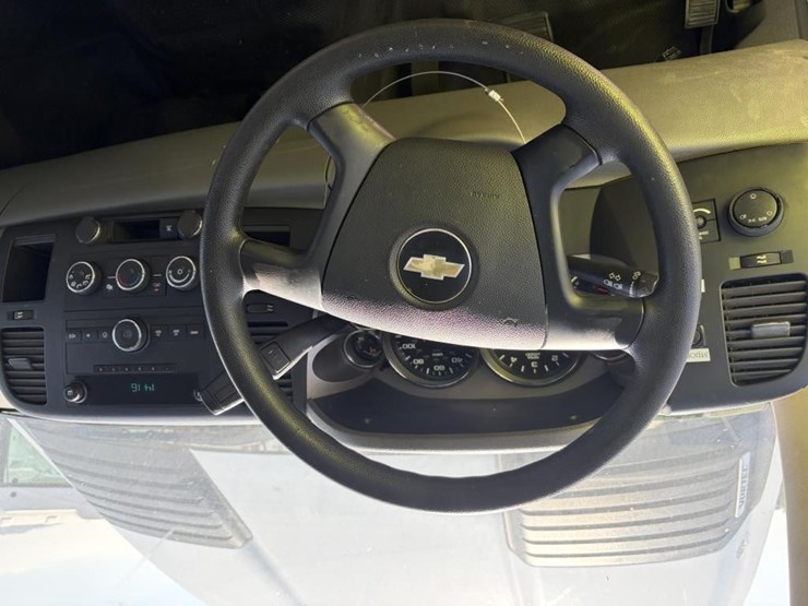 2011-chevrolet-2500hd-image-9