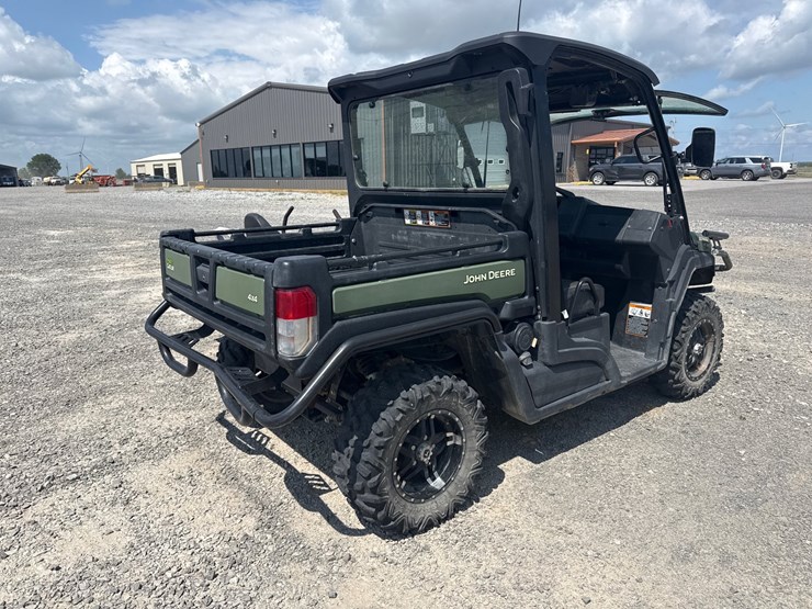 2023-john-deere-gator-image-4