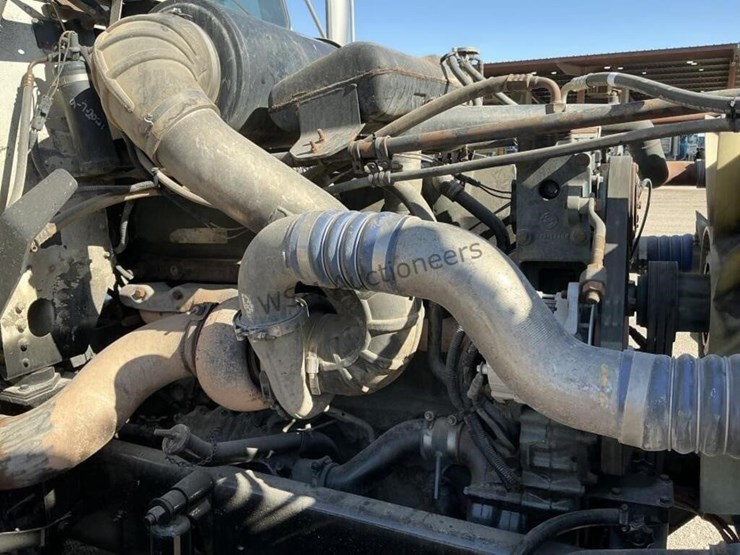 1999-freightliner-fld120-image-14