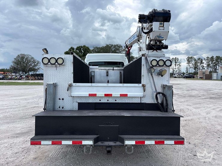 2017-freightliner-m2-106-image-53