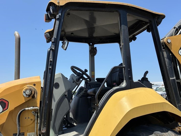 2022-caterpillar-430-image-26