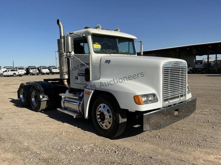 2000-freightliner-fld120-image-3