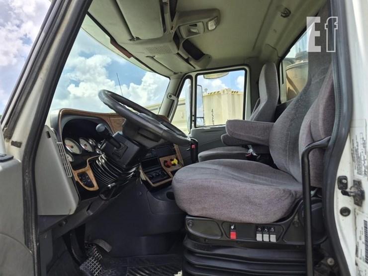 2014-international-prostar-image-11