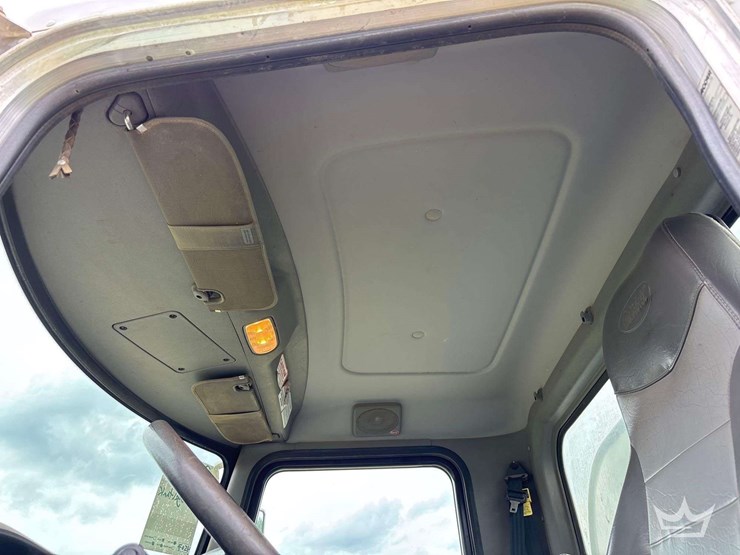 2017-peterbilt-337-image-42