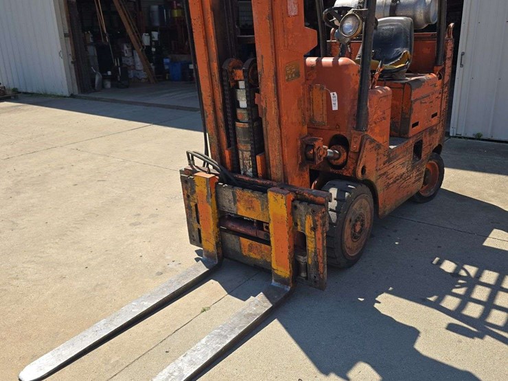 forklift-cat-t60c-model,-7,787-hours,-side-shift,-lp-image-1