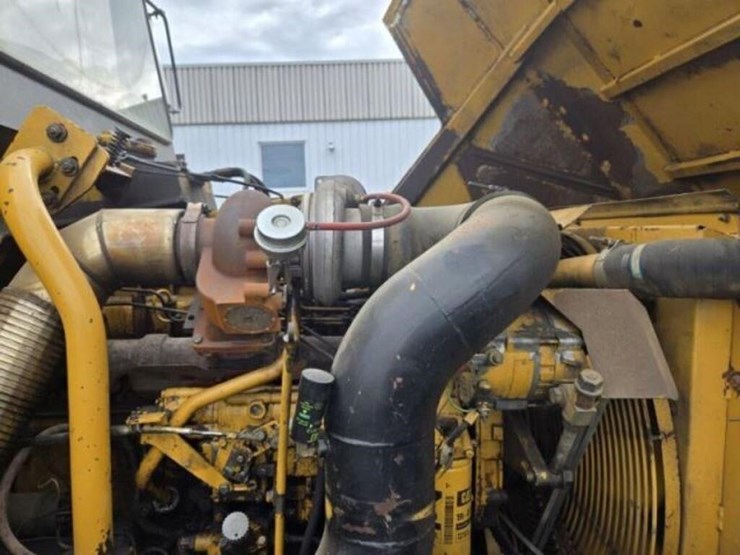 1996-caterpillar-d250e-image-57