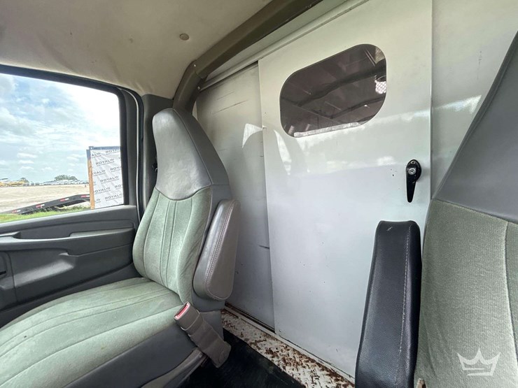 2006-chevrolet-express-knapheide-kuv-enclosed-service-van-image-19