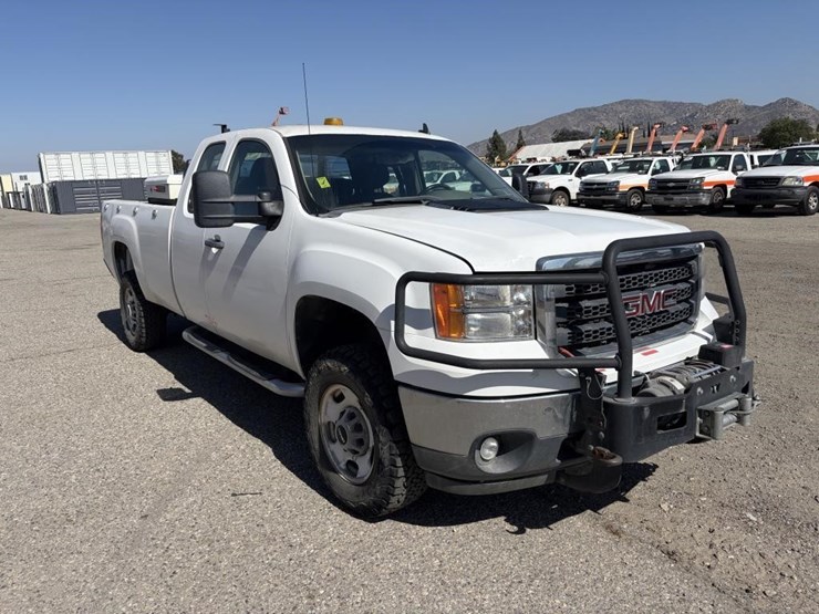 2012-gmc-sierra-2500-image-2