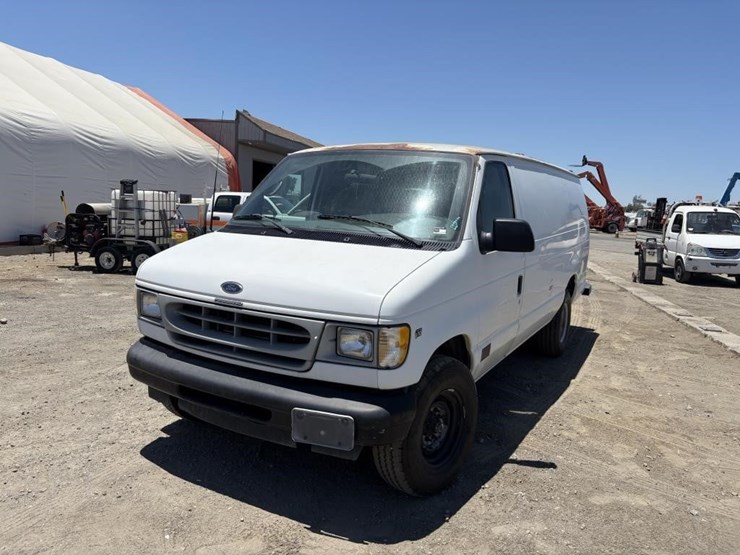 2002-ford-e350-image-1