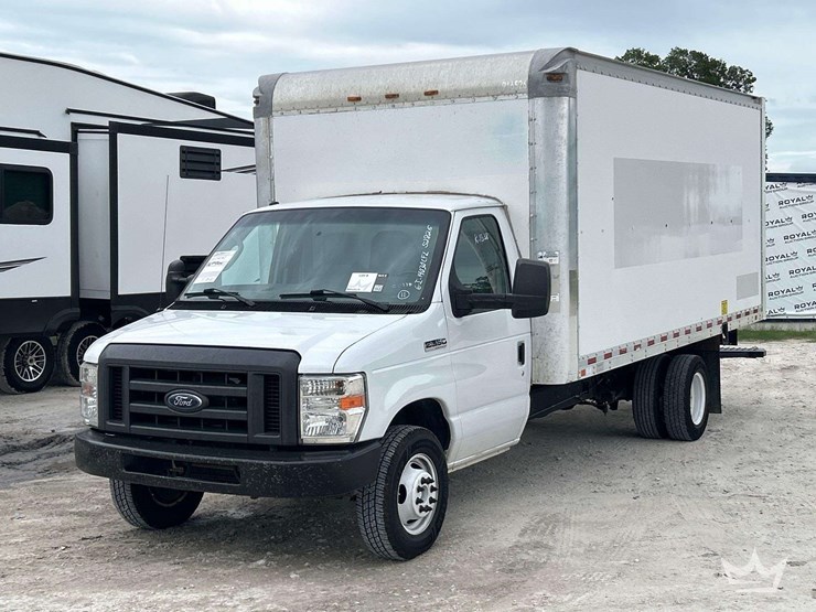 2019-ford-e350-image-1