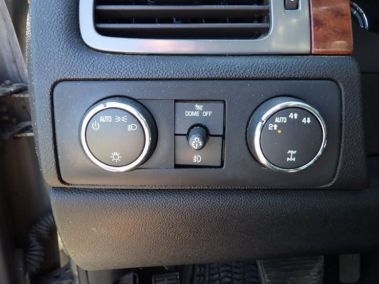 2008-chevrolet-tahoe-image-27