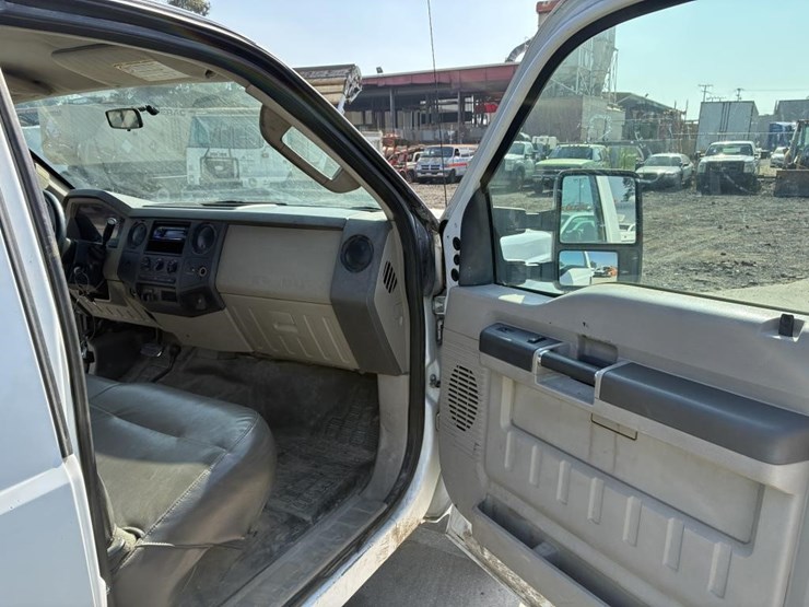 2009-ford-f350-image-12