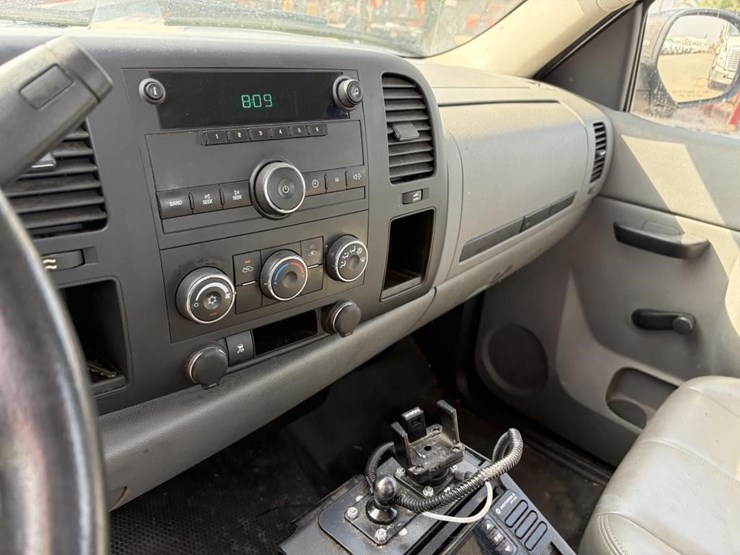 2011-chevrolet-silverado-2500-image-16