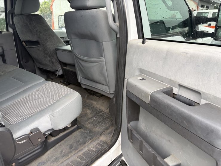 2011-ford-f550-xlt-image-11
