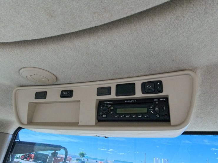 john-deere-8285r-image-29