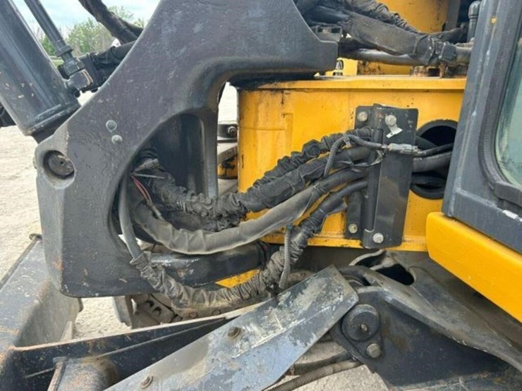 2014-deere-85g-image-41