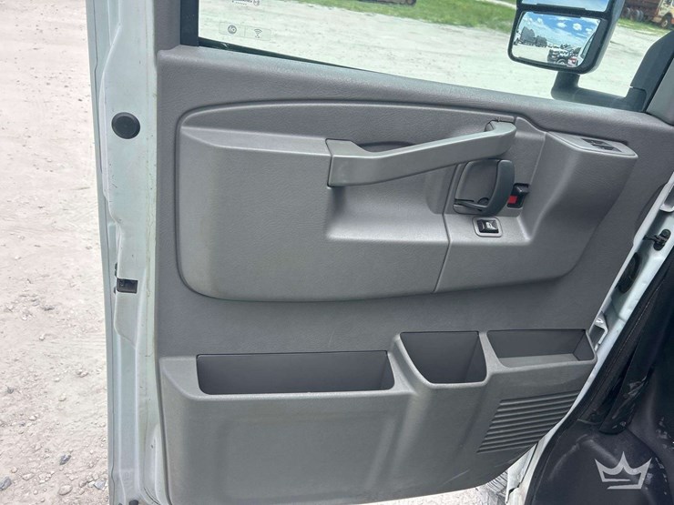 2019-gmc-savana-12ft.-reefer-box-truck-image-14