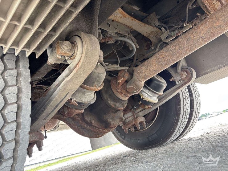 2017-freightliner-m2-106-image-49