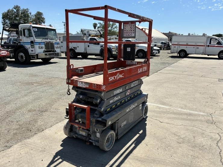 2004-skyjack-sjiii3219-image-3