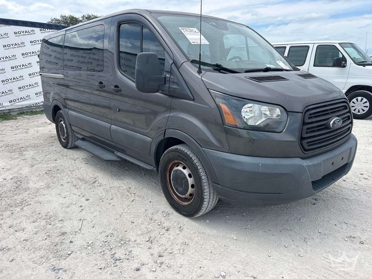 2017-ford-transit-image-2
