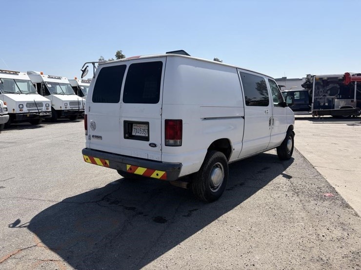 2006-ford-e350-sd-image-3