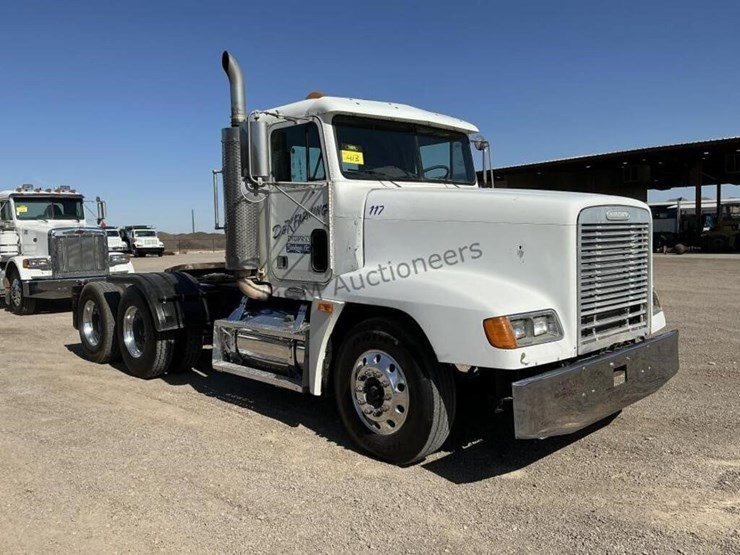 1999-freightliner-fld120-image-3