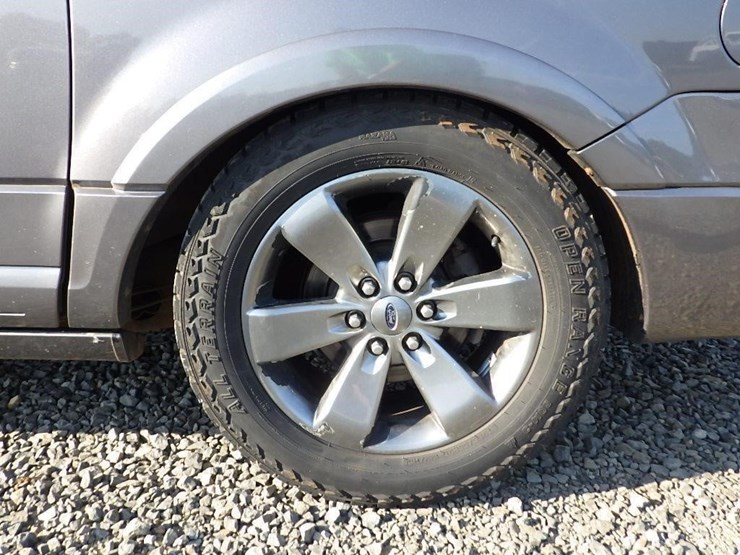 2010-ford-expedition-image-9