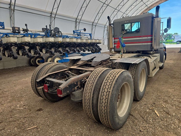 1991-freightliner-semi,-wet-kit,-9-speed,-air-brakes,-twin-fuel-tanks,-aluminum-ris,-ss-fenders,-11r24.5,-detroit-diesel-60-series,-air-slide-5th-wheel,-vin--1fuvdseb5lh392980-image-3