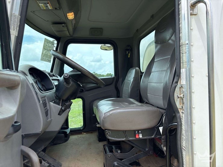 2017-peterbilt-337-image-30
