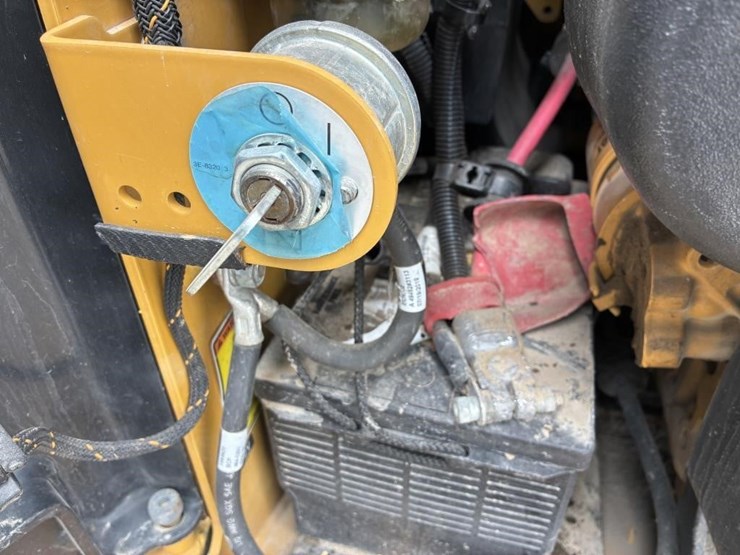 2019-caterpillar-259d3-image-31