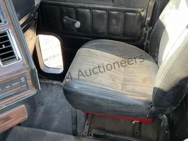 2000-freightliner-fld120-image-21