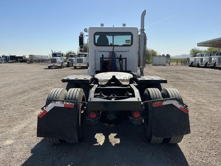 2004-peterbilt-378-image-5
