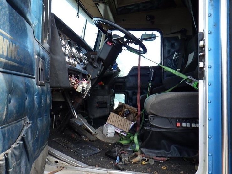 2000-kenworth-w900b-image-14