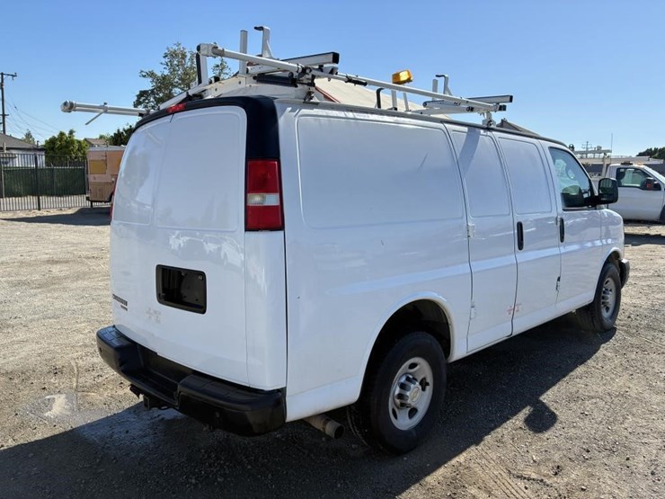 2014-utility-van-image-3