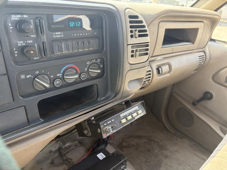 2000-chevrolet-silverado-2500-image-19