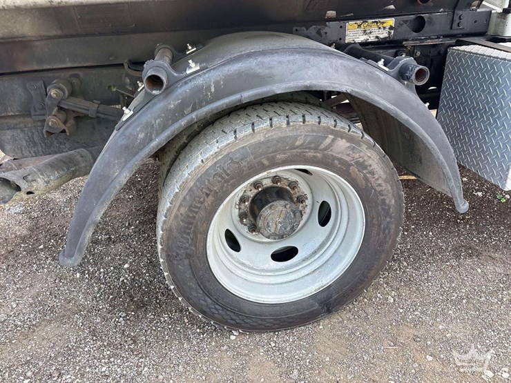 2017-ford-f550-image-24