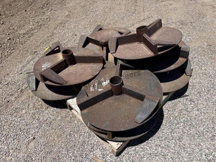 pallet-of-22in-spinners-for-spreader-trailers-image-4