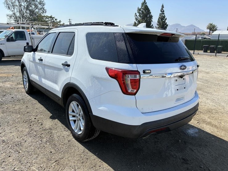 2017-ford-explorer-image-4