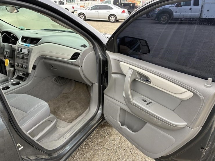 2014-chevrolet-traverse-image-10
